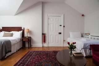 Гостевой дом The Harcourt Suites Дублин Улучшенный трехместный номер-25